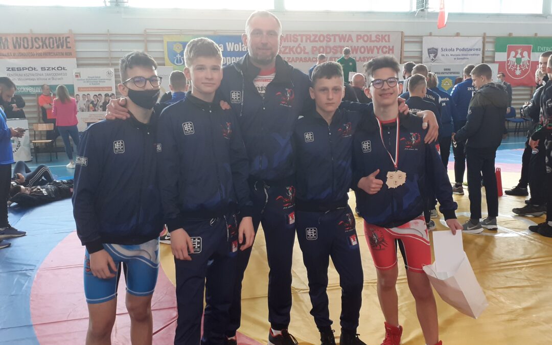 Alan Bogucki na podium Mistrzostw Polski Szkół Podstawowych
