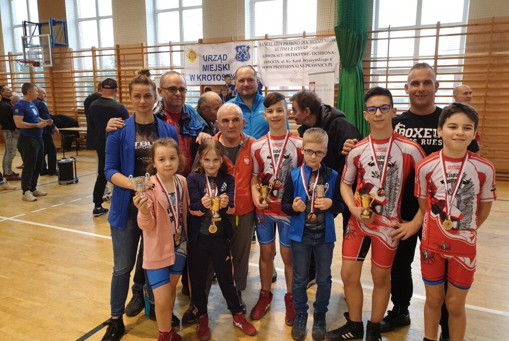 Mocne otwarcie sezonu zapaśników Husarza