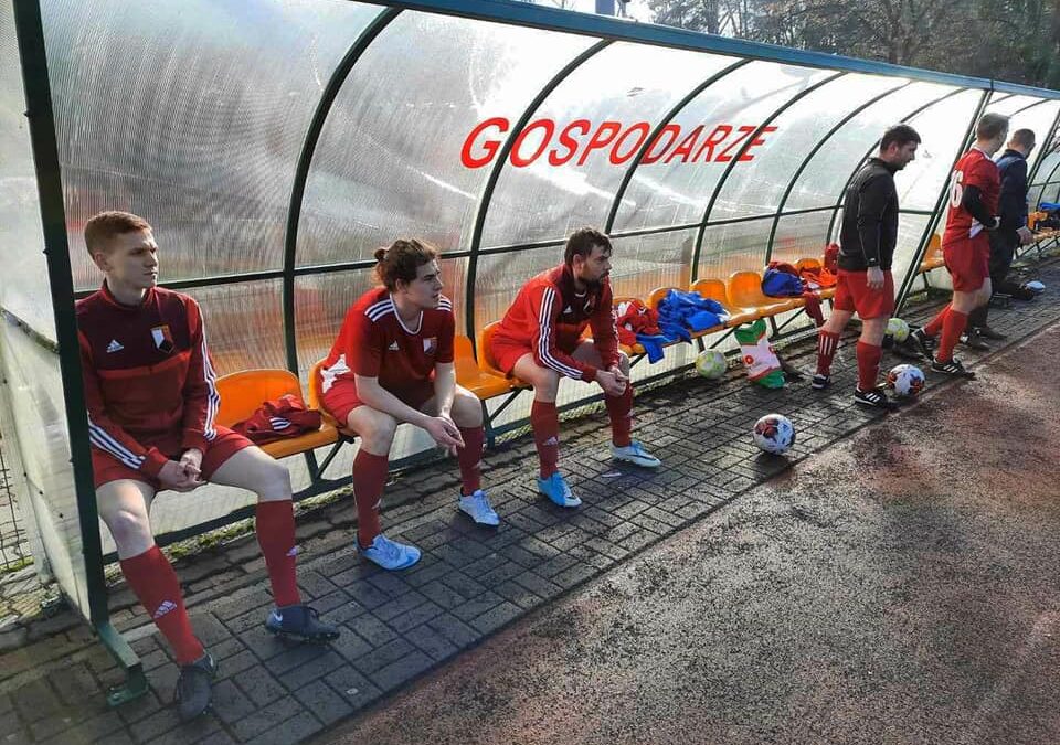 Kuriozum! Piłkarze zrzucili się, by zagrać sparing