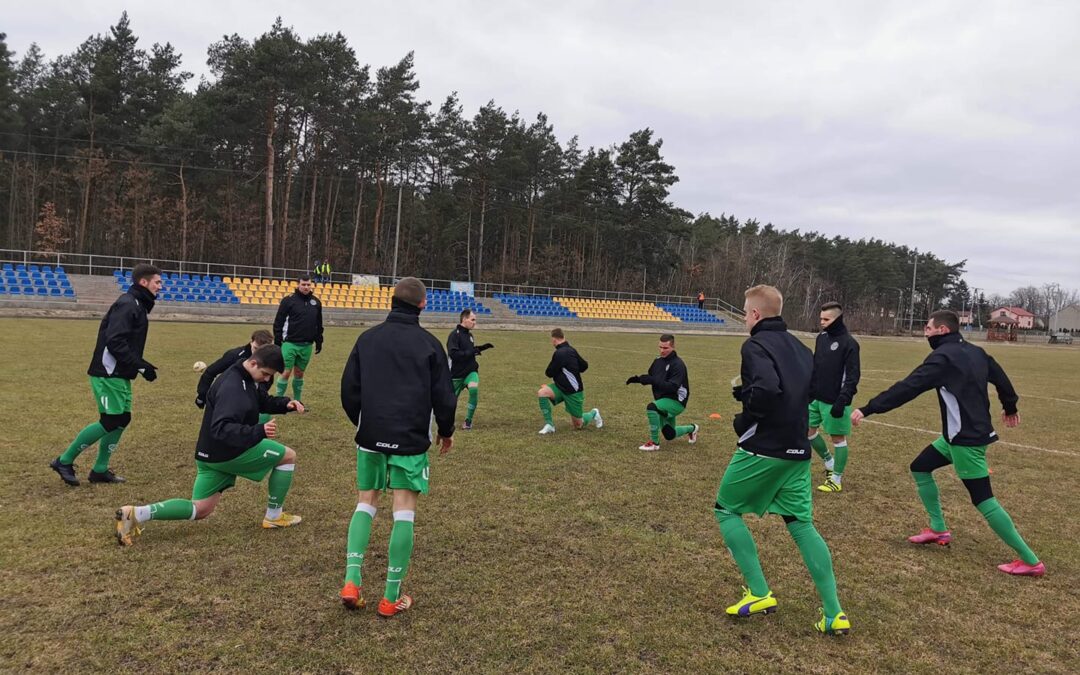 Pelikan pewnie wygrywa, Czarni tylko remisują u siebie