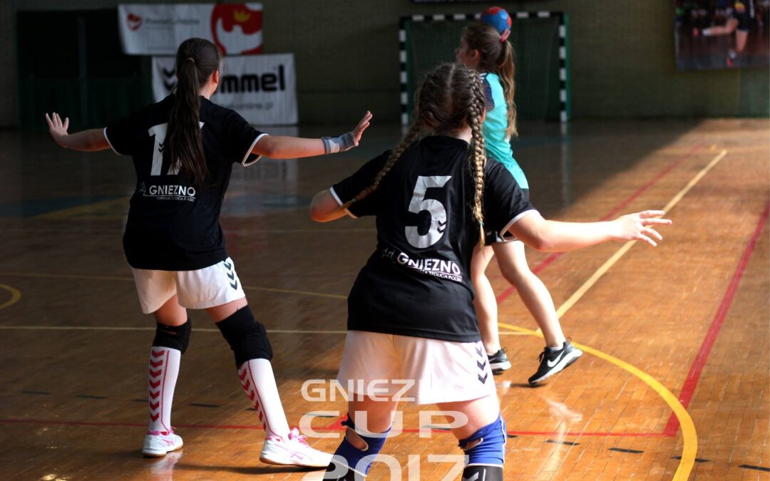 Młode szczypiornistki liderkami