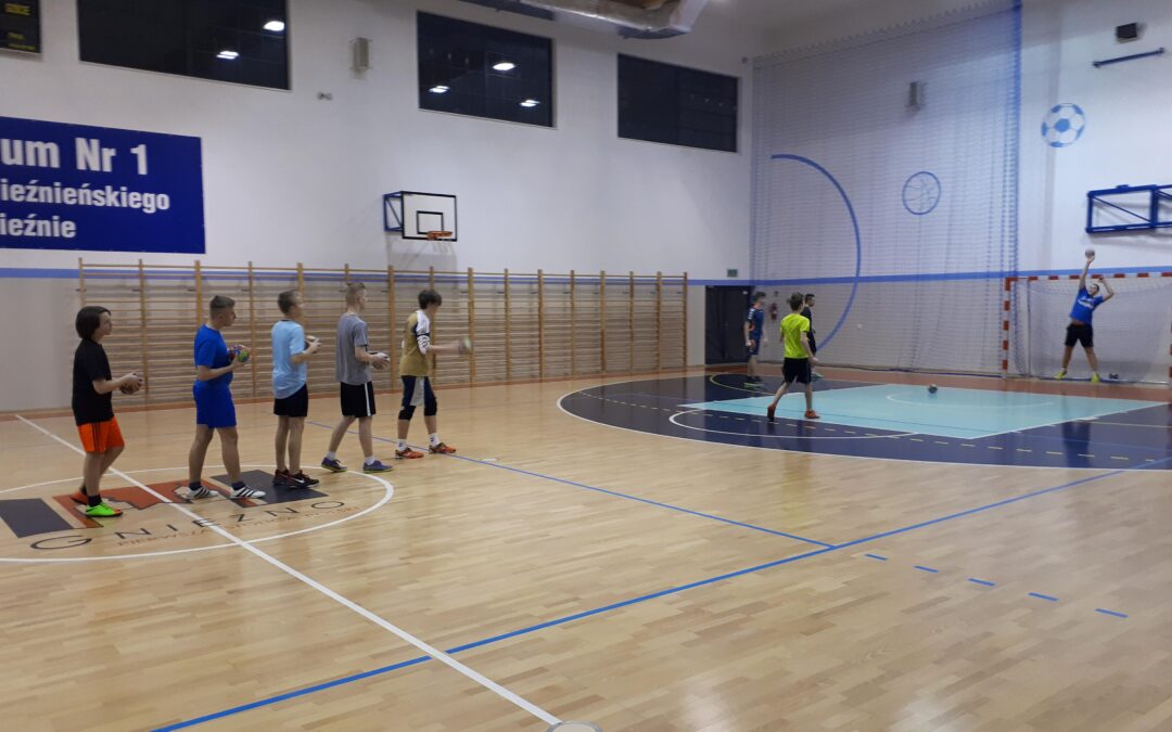 Młodzież garnie się do szczypiorniaka. Kolejni chętni mile widziani