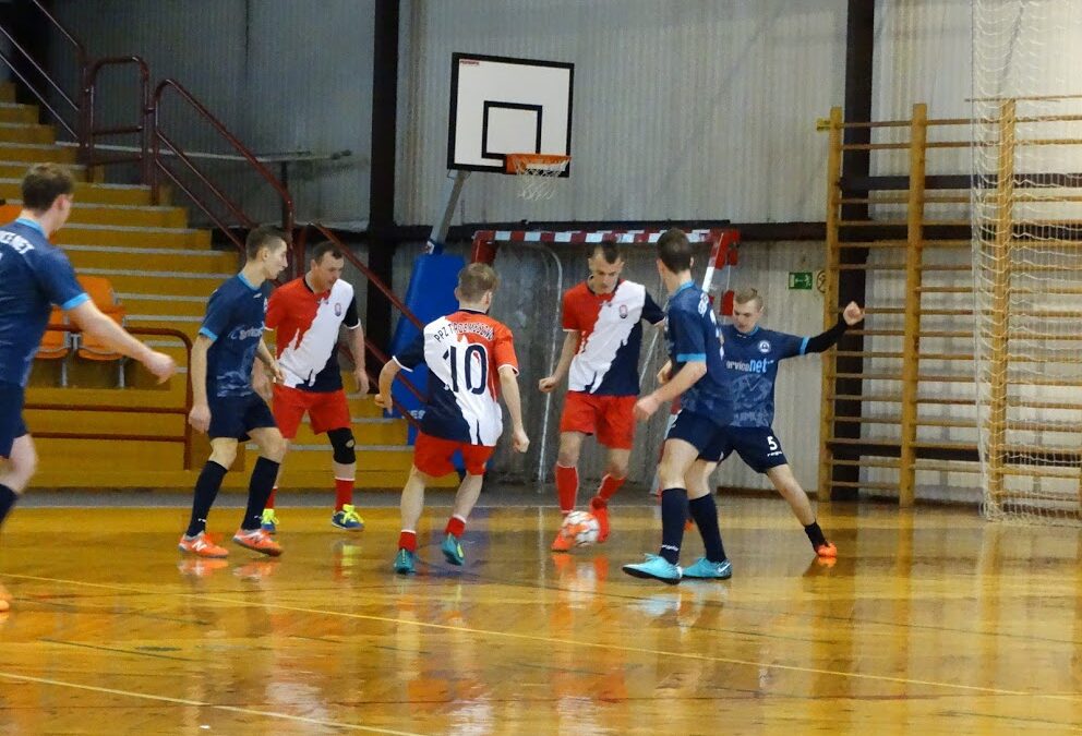 Gizatrans i Husaria liderami w Trzemesznie