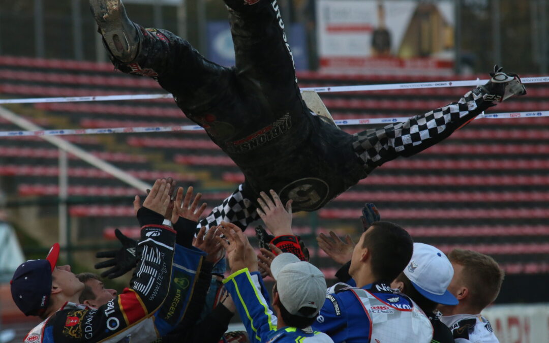 Norbert Krakowiak pokonał gwiazdy! Kariera Krzysztofa Jabłońskiego zakończona