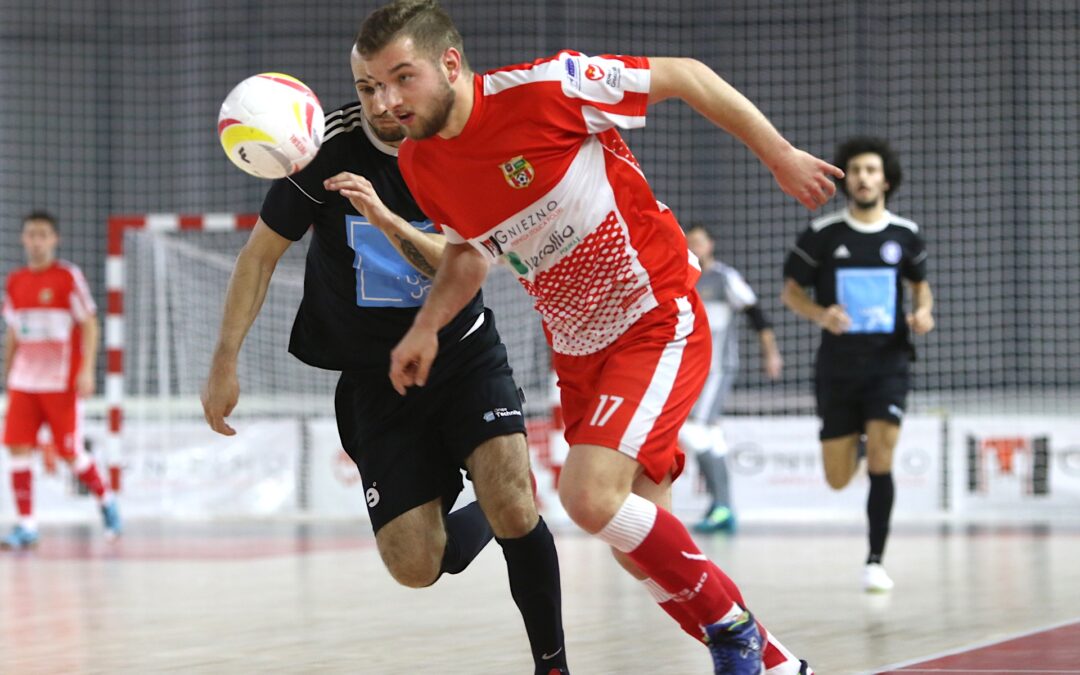 KS Gniezno kończy rok zwycięstwem! Historyczny triumf w nowej hali