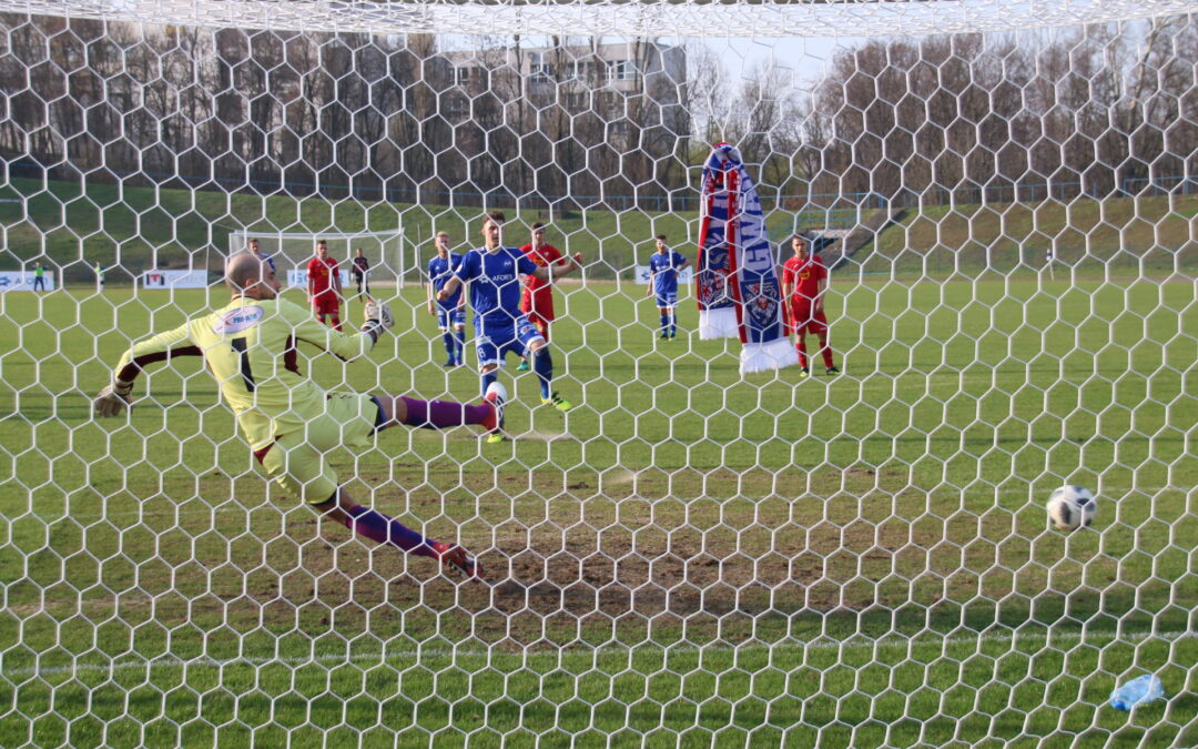 Grali w niższych ligach. Pewny triumf Czarnych, grad goli w Łubowie