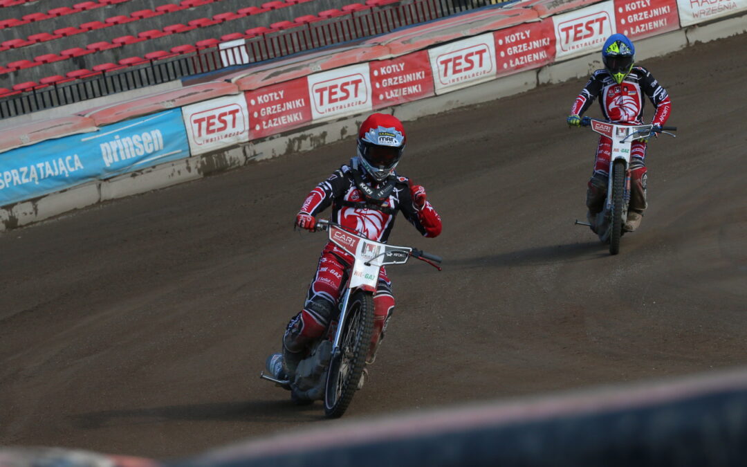 DMPJ: Gnieźnianie tłem dla rywali