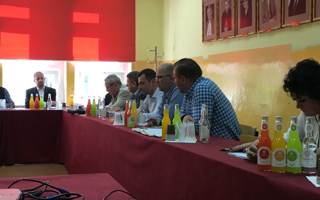 Wykonawca zniknął, a problem został. Co dalej z uszkodzonym orlikiem?