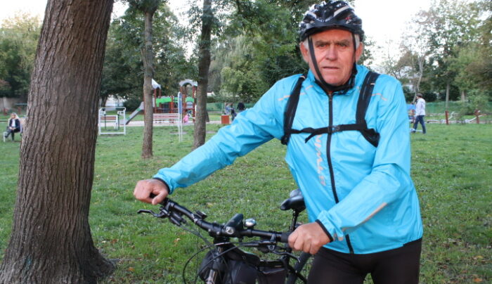 Kiedyś mistrz rzutu… granatem. Dziś „kasuje” młodych rowerzystów