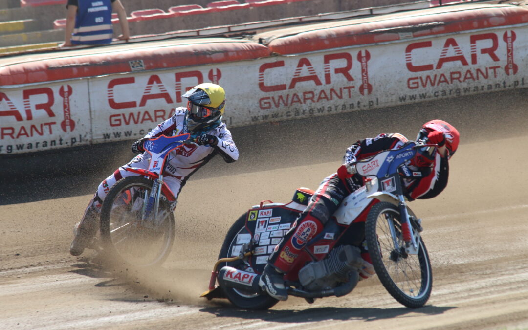 Łatwo i przyjemnie. Oskar Fajfer też w 1/2 IMP!