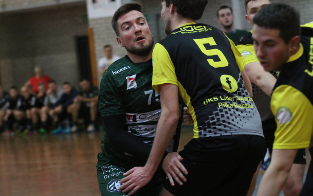 Szczypiorniak przegrał z rywalem i … sędzią