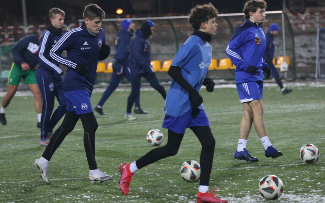 Biało-niebiescy wrócili na boisko (galeria)