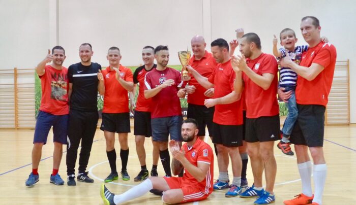 Świąteczne granie Szkoły Futbolu. Młodzi w roli kibiców