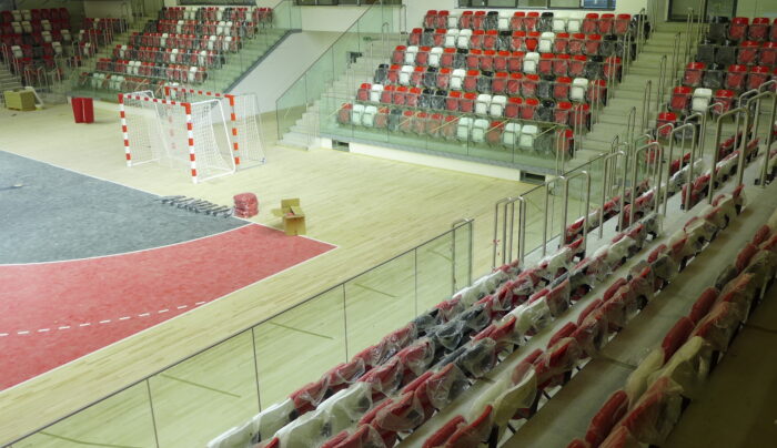 Oto nasza sportowa wizytówka od środka. Są już krzesełka!