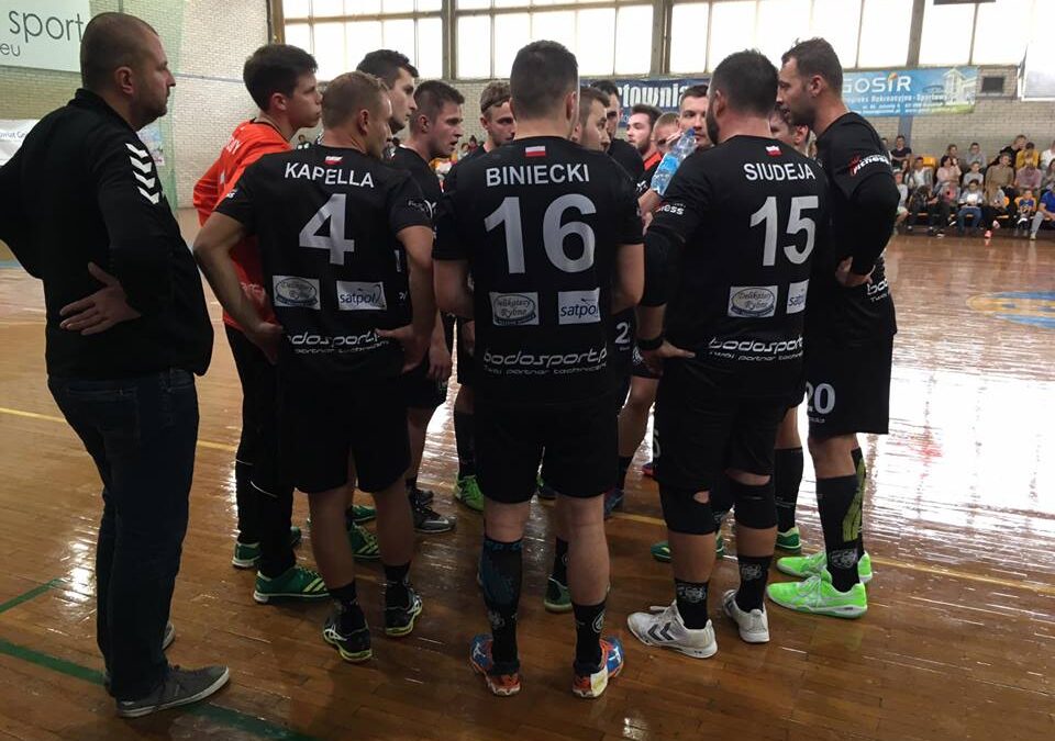 Do trzech razy sztuka. Wilki naostrzyły pazury i rozszarpały Jezioraka!