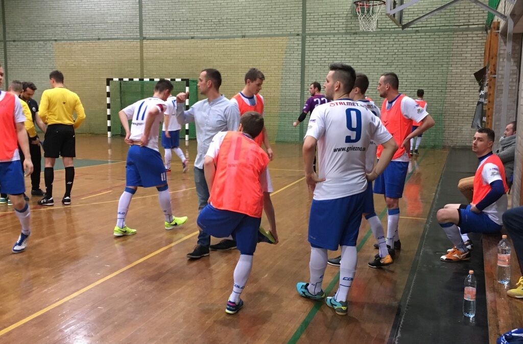 Wyjazdowa niemoc przełamana. Mieszko pokonał outsidera