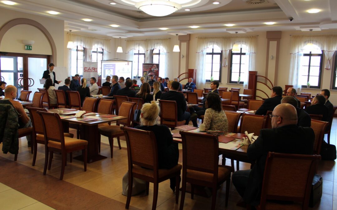 Przy śniadaniu rozmawiali o biznesie