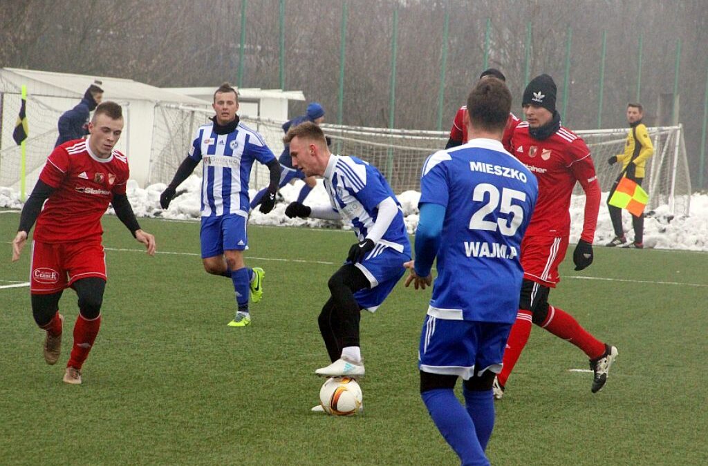 Goździk daje czwartą wygraną biało-niebieskim