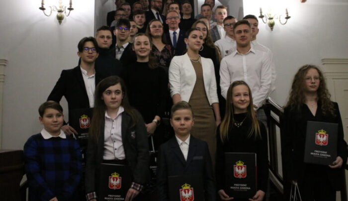Młodzi, pracowici i uzdolnieni. Młodzież otrzymała stypendia