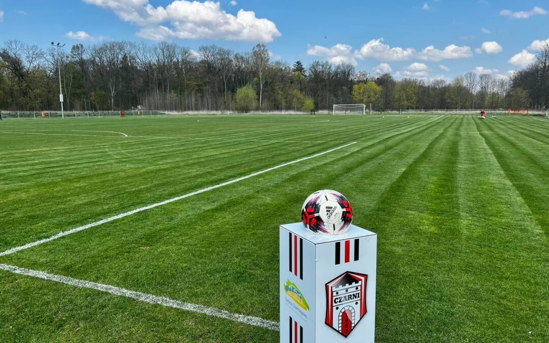 Czarni gromią do zera, Zjednoczeni tuż za liderem