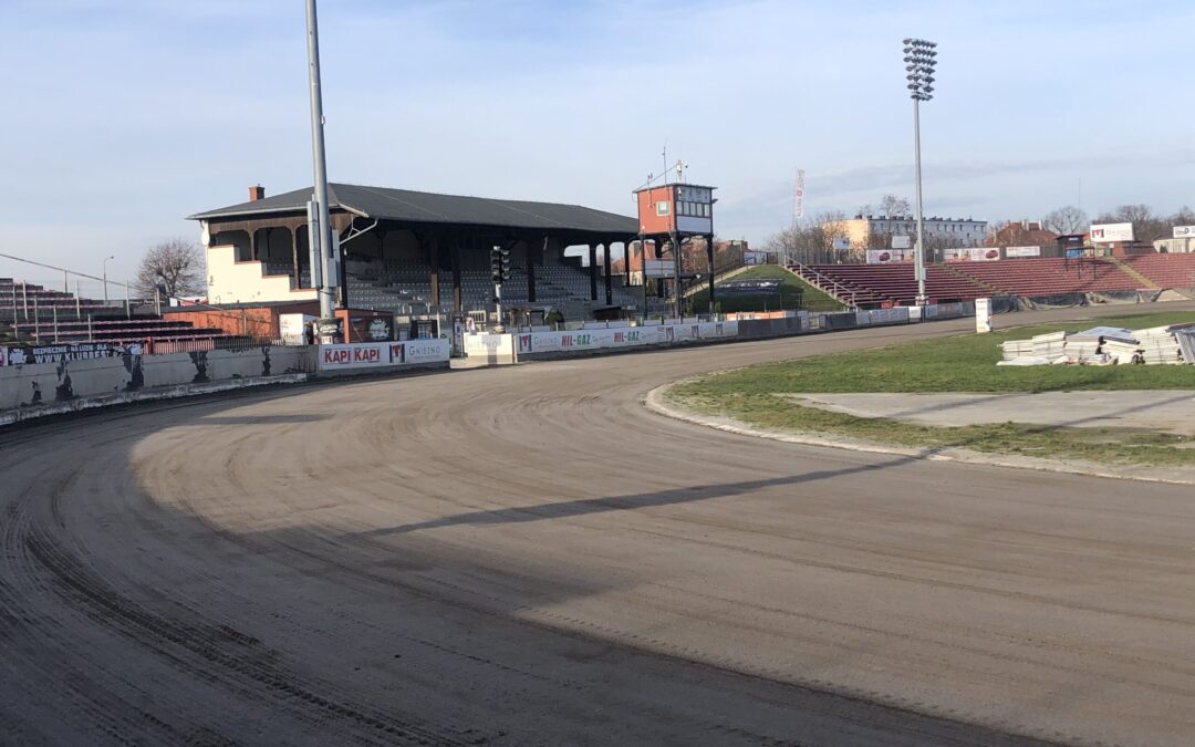 Nie ma na razie środków na remont stadionu. Ten w coraz gorszym stanie