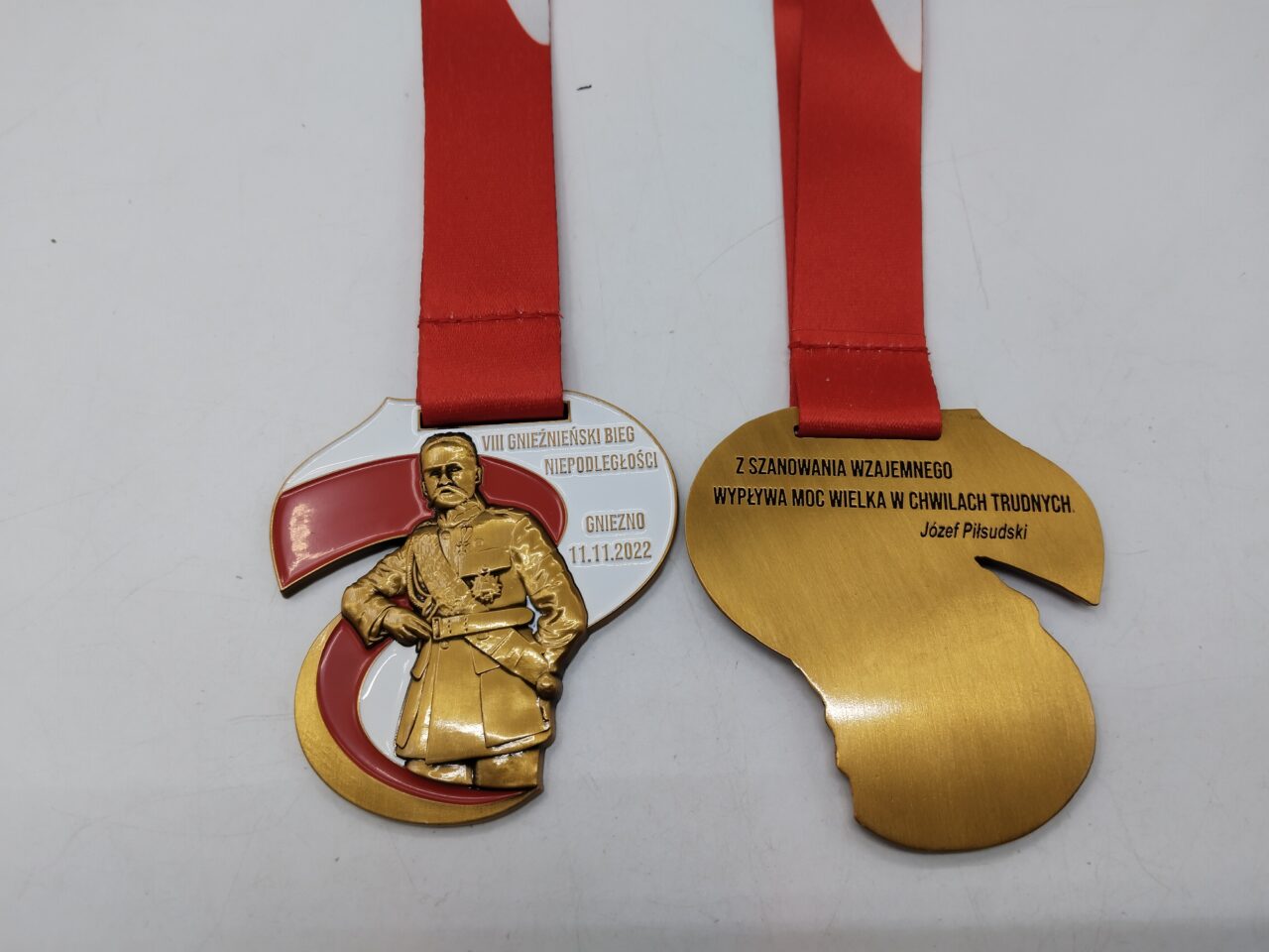 Medal Bieg Niepodległości 2017 Warszawa PREMIERA. Tak wygląda medal Biegu Niepodległości - SportoweGniezno.pl