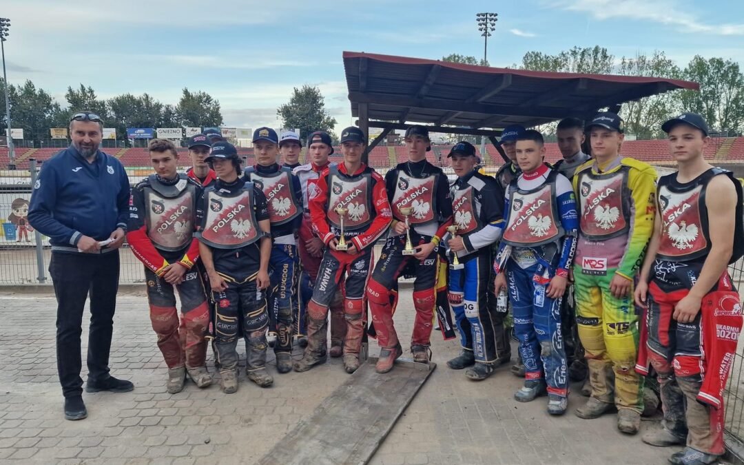 Mikołaj Czapla na podium turnieju zaplecza kadry juniorów