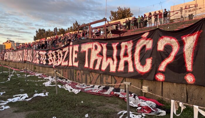 Start remisuje, Polonia w finale
