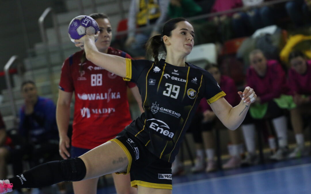 Grad goli w Lubinie. Bez sensacji w starciu z faworytkami