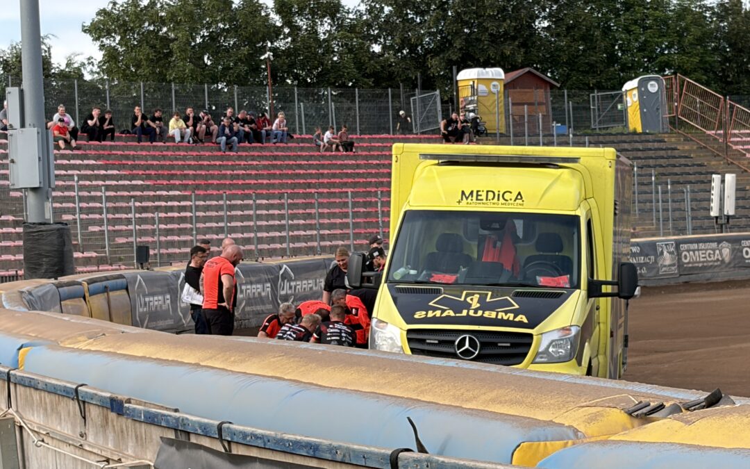 Znów karetka na torze. Tym razem problemy Kevina Fajfera